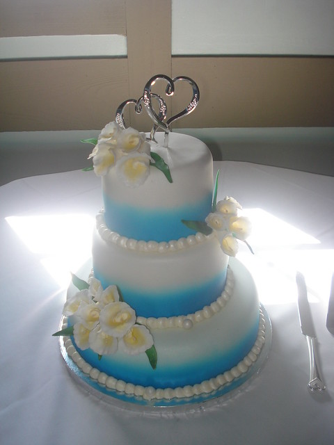 Calla Lilly wedding cake www.charleyandtheckefactory.com