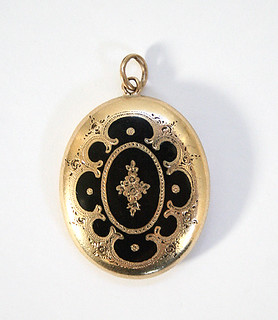 Victorian Mourning(?) Locket | This is a gorgeous locket, ho… | Flickr