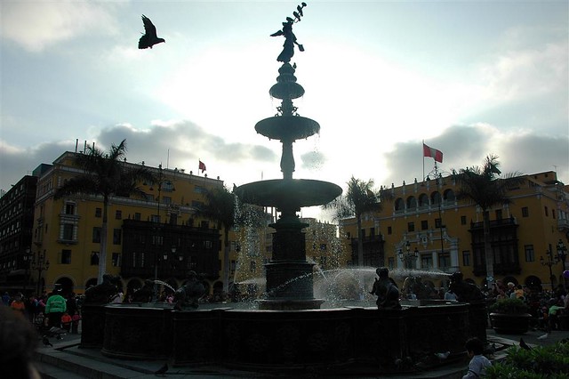 Pileta de la Plaza de Armas de Lima