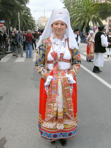 Costume femminile di Ollolai | Bellissimo costume femminile … | Flickr