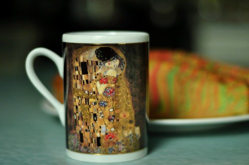 Klimti tass vikerkaarekoogiga by anuwintschalek