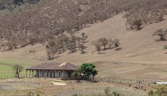 Casa con tejas - house with tile roof; Camino de Colotenango a Huehuetenango, Guatemala