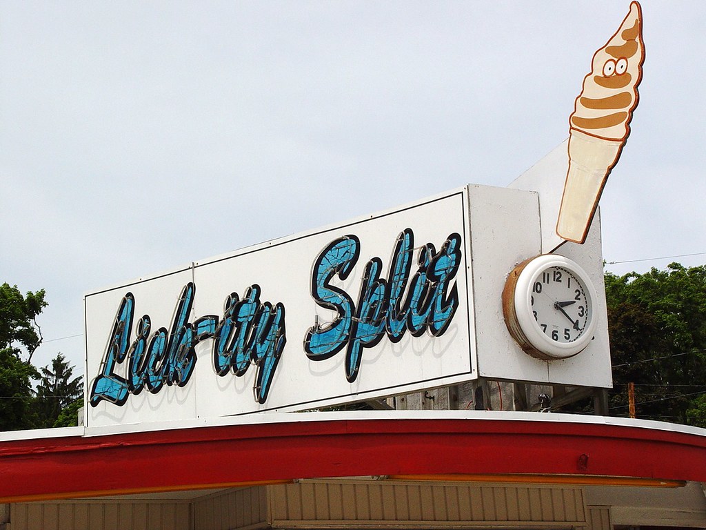 Lick-ity Split Ice Cream Neon & Clock Sign - Grand Ledge, Michigan - 6/6/09