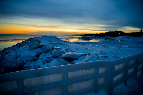 winter sunset snow cold ice freezing northshore duluth lakesuperior soe twiligh