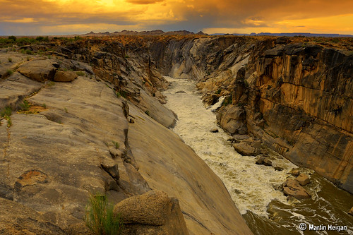 park camera sunset nature digital river southafrica nikon view martin wide falls national photograph gorge d200 dslr kalahari mointains northerncape augrabies suidafrika noordkaap 18200mmf3556gvr nikonstunninggallery heigan mhsetlandscapes 10march2009 mhsetkalahari