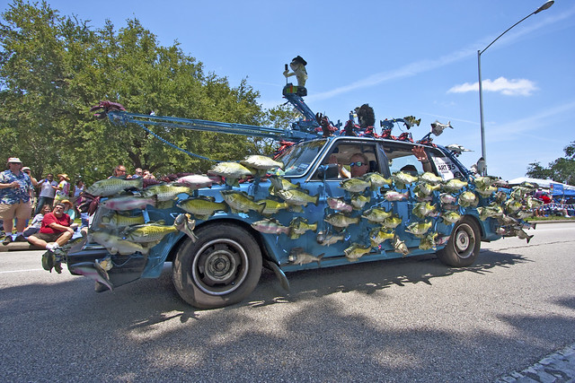 The fish/lobster opera car