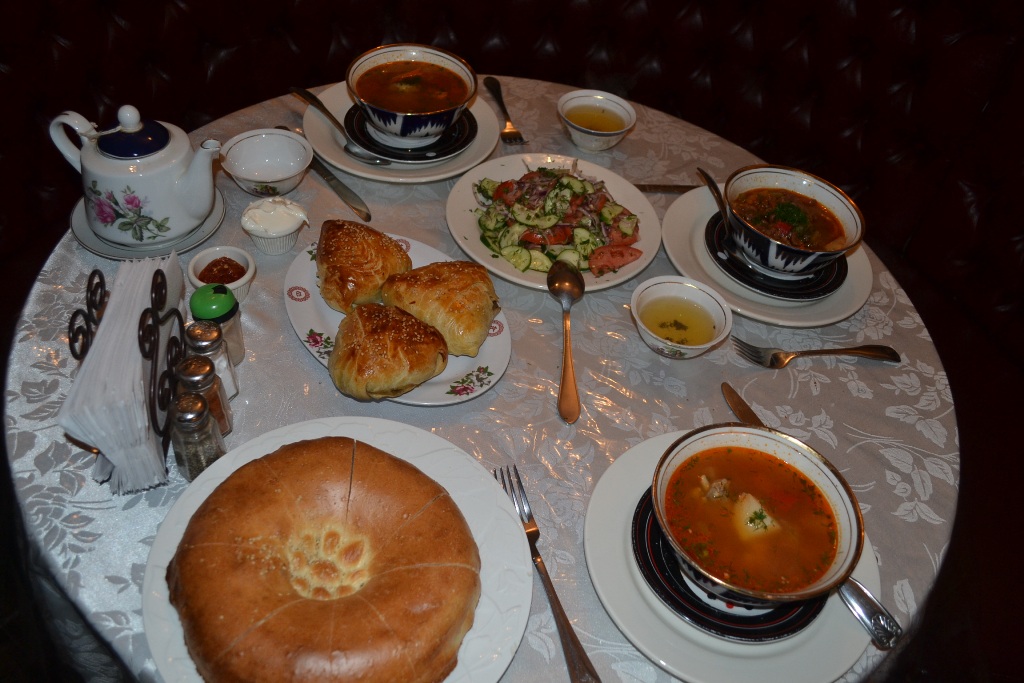 Кафе таджики. Таджикский ресторан. Кафе Таджикистан. Таджикские кафе в Москве. Ресторан кафе таджикский.