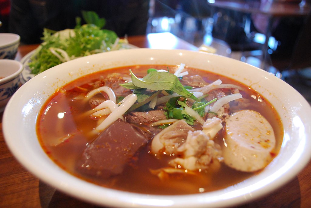 顺化米粉 Bún bò Huế with Banh Canh (rice starch noodle) - Daka… | Flickr