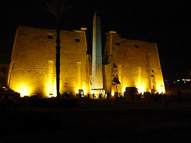 Egypte, Louxor: le temple de nuit