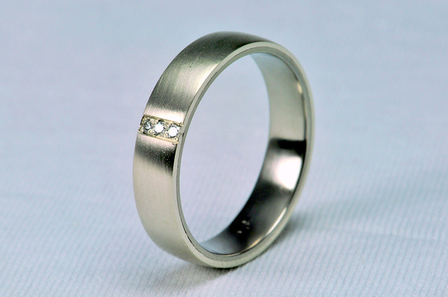 mildly convex wedding ring, inside titanium, outside white gold with 3pcs of diamonds