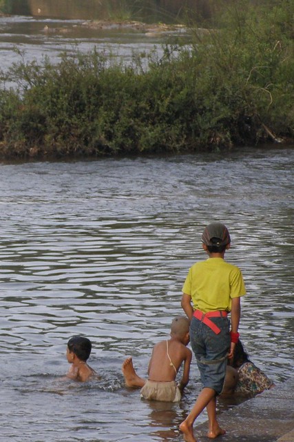 P4302257-Bathing in River Tunga