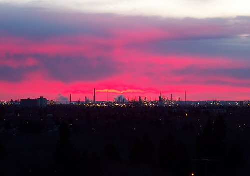 edm09d08 Edmonton Refinery Sunrise 2009 by CanadaGood, Sunrise over oil refinery on the east side of Edmonton Alberta, as seen from Strathcona district in