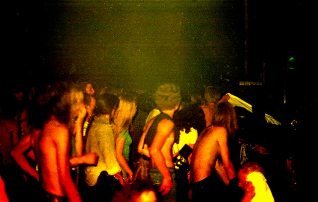 1976 - 1 - Genesis - Audience - In the heat-