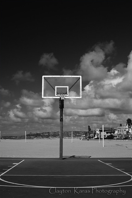 Mission Point San Diego: Beach Basketball