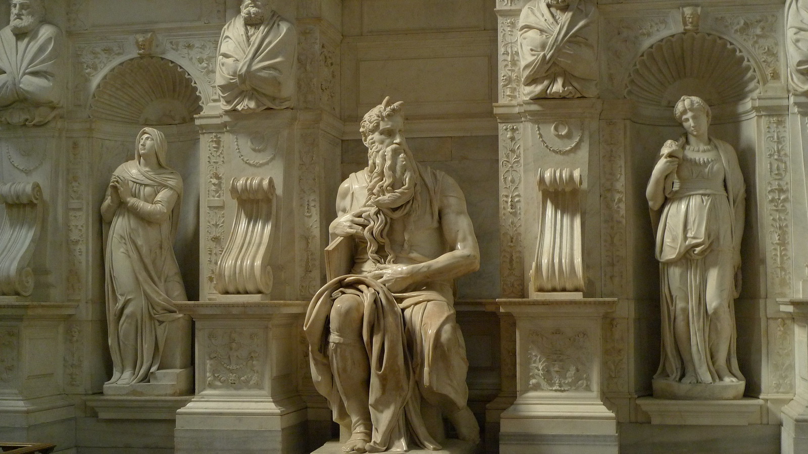 ミケランジェロ《モーセ像（モーゼ像）》（サン・ピエトロ・イン
