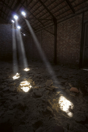 Dusty rays by Maxime Wojtczak