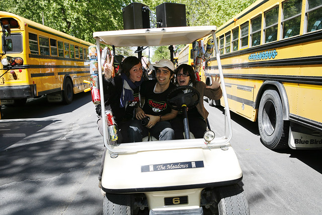 Par souci écologique, les bénévoles de la Marche 2/3 2009 ont utilisé des voiturettes électriques pour se déplacer.