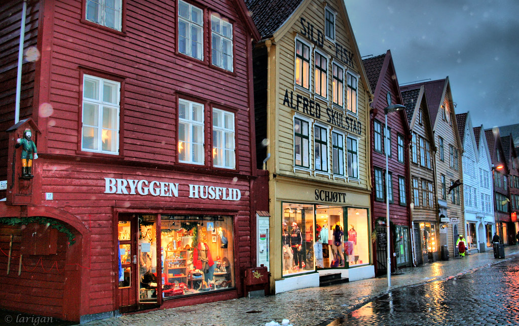 Return to Bergen in the rain!! by larigan.