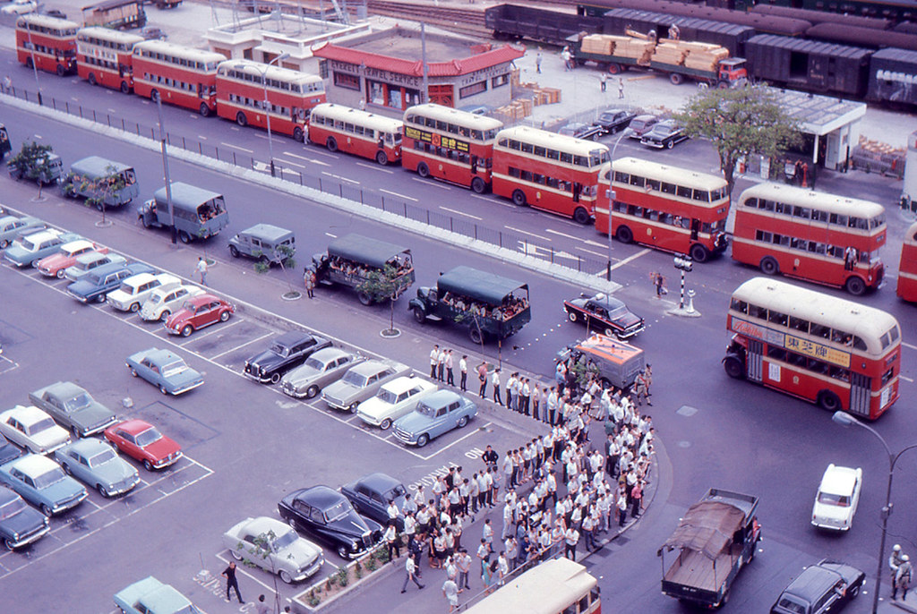 Hong Kong - Police near Peninsula Hotel