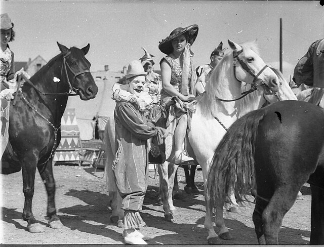 Wirth Circus parade (Lord Mayor's Fund), 1941 / Sam Hood