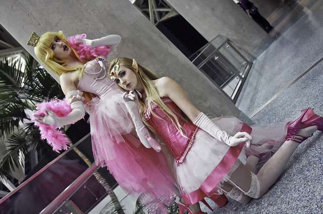LA Comic Con 2016: Princess Peach and Princess Zelda (Burlesque ver.)