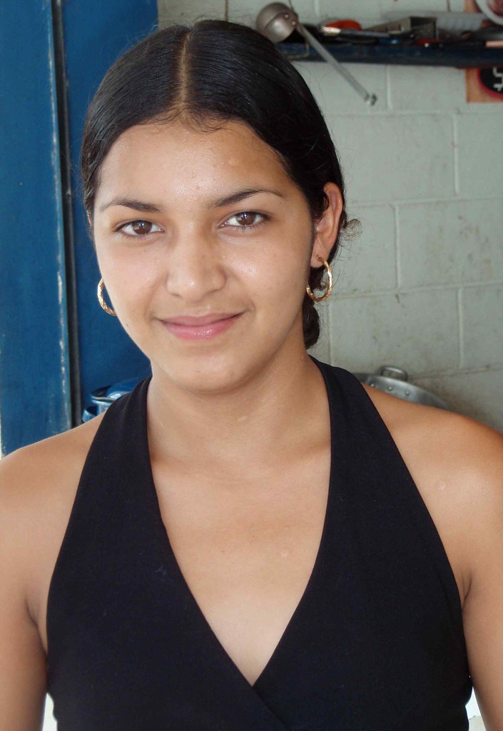 Beautiful woman - Mujer hermosa; Cacaopero, Morazán, El Salvador