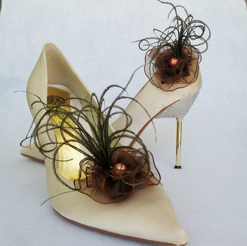 Shoe clips peacock feathers and organza flowers | by Chuletin Designs