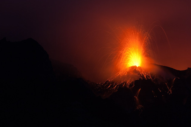 Volcan éruption stromboli sicile