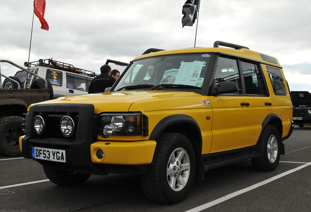 Купить ленд ровер дискавери москва. Land Rover Discovery 1. Дискавери 2 ленд Ровер цвета. Land Rover Discovery желтый. Land Rover Discovery 2.5 МТ, 1993.