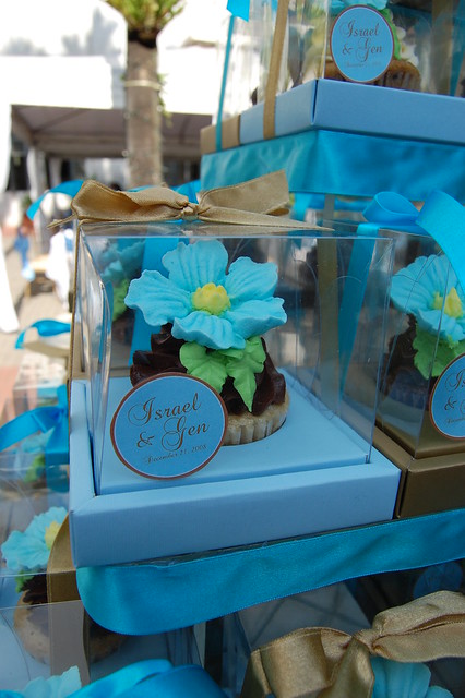 Gen & Israel's Wedding Cupcake Souvenirs