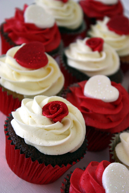 Roses & Hearts Wedding Cupcakes