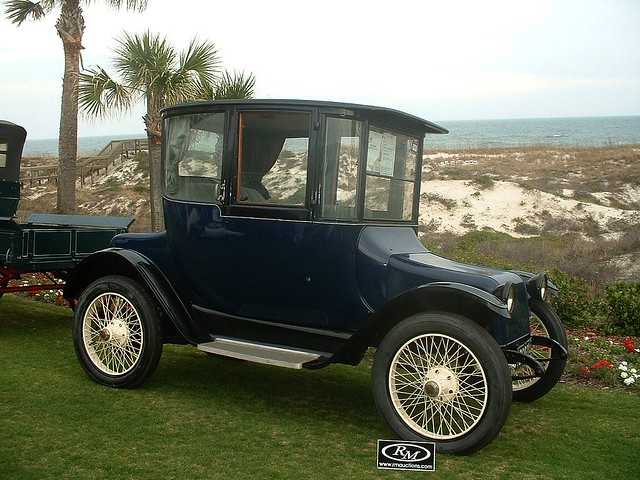 1917 Detroit Electric Model 68 Touring at Amelia Island