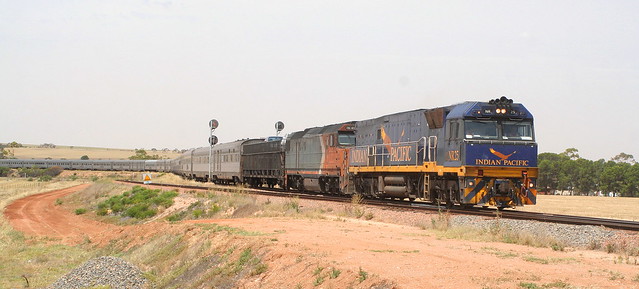 () NR25 & DL41 lead The Indian Pacific near Crystal Brook
