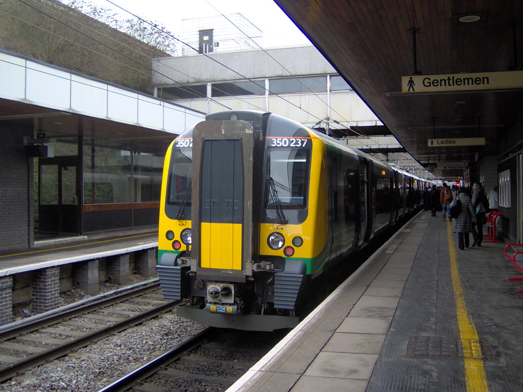 HPIM0797 | Siemens 350/2 350237 on a Northampton-Birmingham … | Flickr