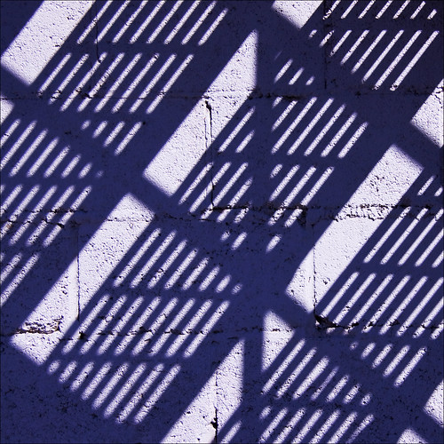 shadow toronto texture lines wall stairs purple geometry asymmetry barbera cementblocks diagonals rhizome 171211