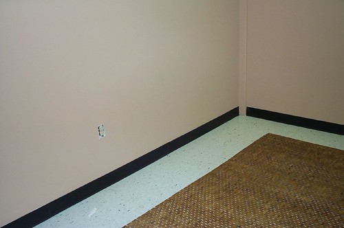 Lobby outlet and wood mat | by @tryjen