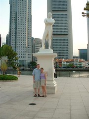 Lee & Lucy with Raffles Statue