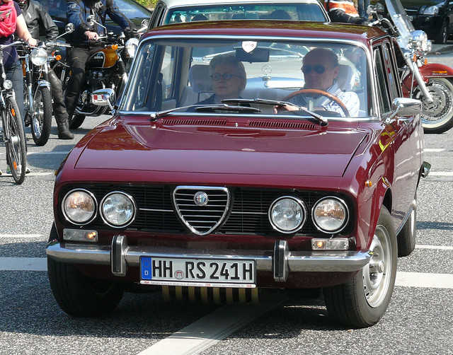 Alfa Romeo Giulia red vl