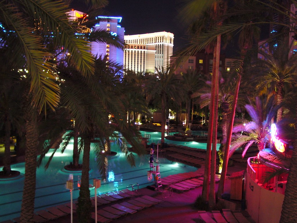 Las Vegas, Nevada - The Flamingo Hotel & Casino, pool at n… | Flickr