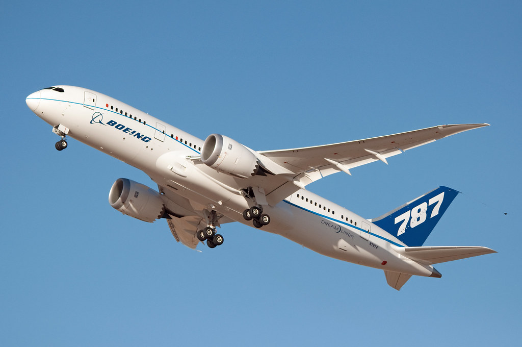 boeing 787 dreamliner by Matt "Linus" Ottosen