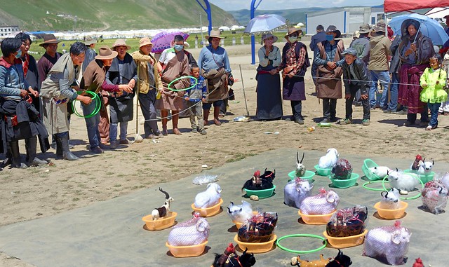 Tibetan funfair game “ring toss”, Tibet 2014