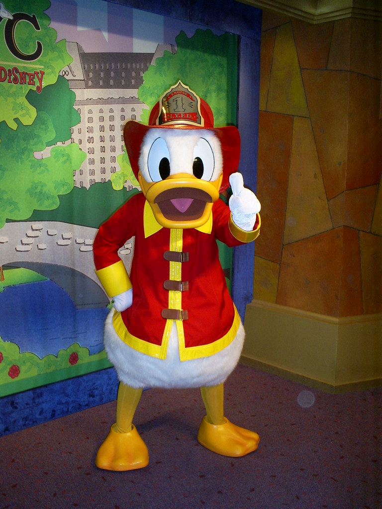 Donald Duck Firefighter | Seen in World of Disney NYC. Disne… | Flickr