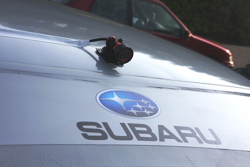 La caméra sur le toit de la Subaru | by Action Cameras FR