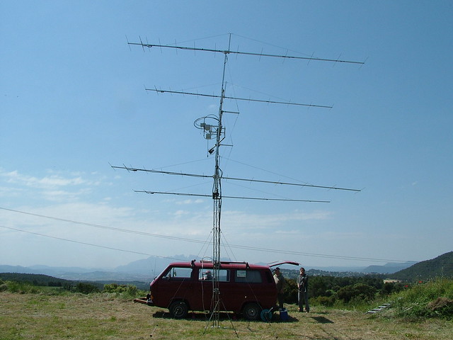 Antenes per a rebot lunar (EME) de l'estació EA3BB