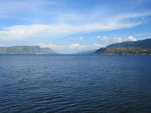 lake sumatra indonesia scenery tuktuk toba laketoba danautoba