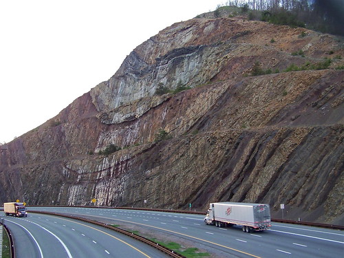 rock roadcut maryland syncline sidelinghill