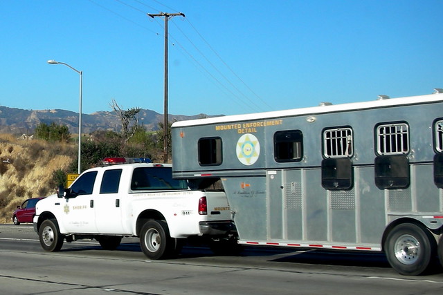 LOS ANGELES COUNTY SHERIFF DEPARTMENT (LASD) - FORD DUALLY PICKUP TRUCK pulling MOUNTED ENFORCEMENT DETAIL HORSE TRAILER