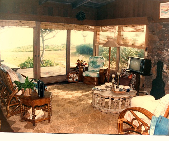 Traditional Hawaii Beach House Living Room  