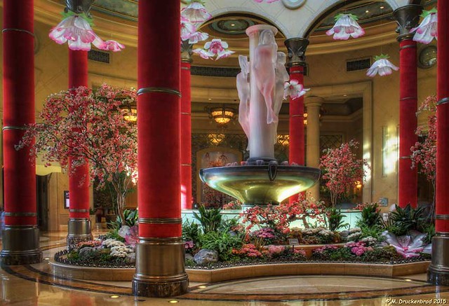 Pink Ladies and fountains, The Venetian, Las Vegas