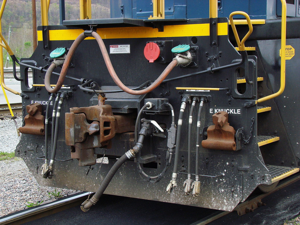 CSX locomotive rear end fixtures found on GE locomotive si… | Flickr